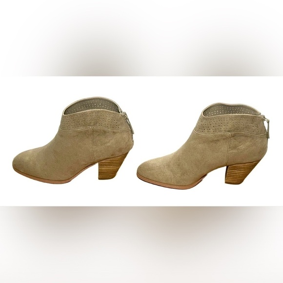 NWT Violet & Red Jackson Lazer Cut Topline Faux Suede Bootie in Taupe Size 7M - Picture 1 of 15